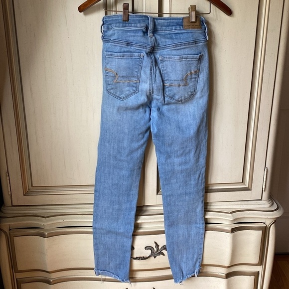 American Eagle Size 4 Distressed Hi Rise Jegging Crop Next Level Stretch #56 - Picture 2 of 4